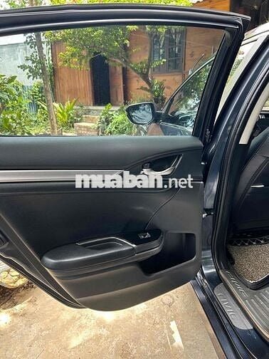 Honda Civic 1.8E 2018 Xanh nhớt Vài ngàn km