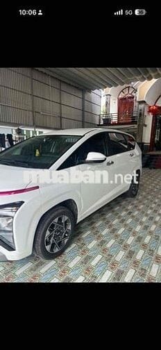Hyundai Stargazer 7 chỗ Trắng Xăng