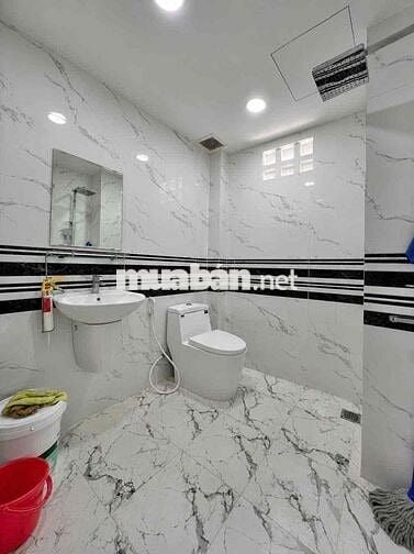 CHO THUÊ 1 PHÒNG MẶT TIỀN ĐƯỜNG BÙI HỮU NGHĨA SÁT Q1