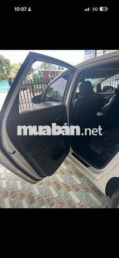 Hyundai Stargazer 7 chỗ Trắng Xăng