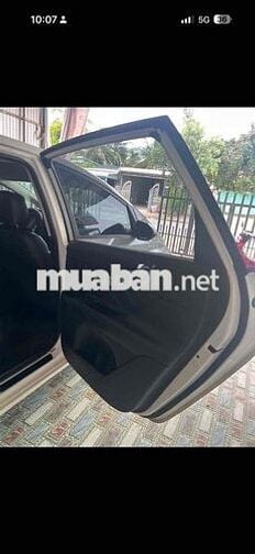 Hyundai Stargazer 7 chỗ Trắng Xăng