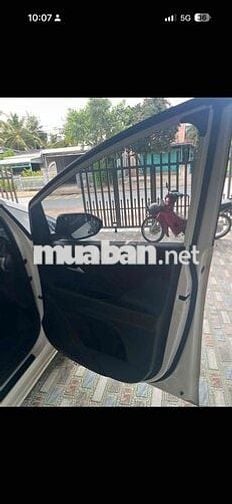 Hyundai Stargazer 7 chỗ Trắng Xăng