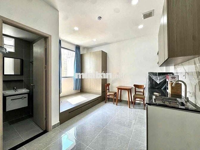 Studio cửa sổ trời gần Parc Mall có thang máy full nội thất