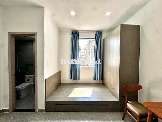 Studio cửa sổ trời gần Parc Mall có thang máy full nội thất