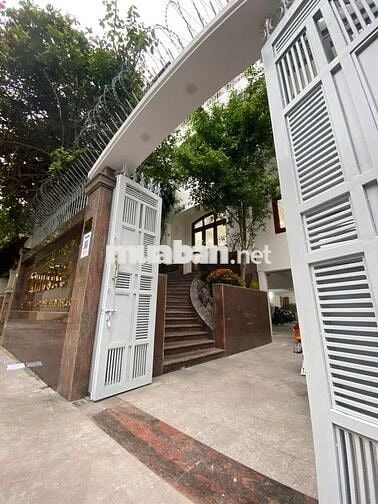 Cho Thuê Biệt Thự Nguyễn Văn Trỗi  ngang 8m – Phú Nhuận | 9 Phòng