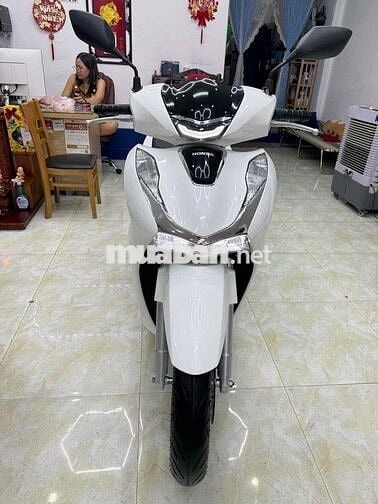 Honda SH125 CBS Trắng cuối 2024 Lướt