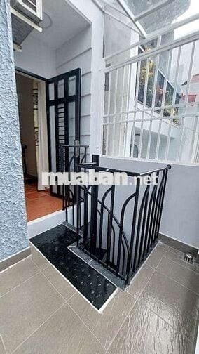 Cho thuê văn phòng, phòng dạy học lầu 1, có ban công, lối đi bên ngoài