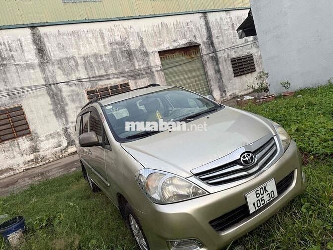 Toyota Innova 2010 Vàng cát 141254 km