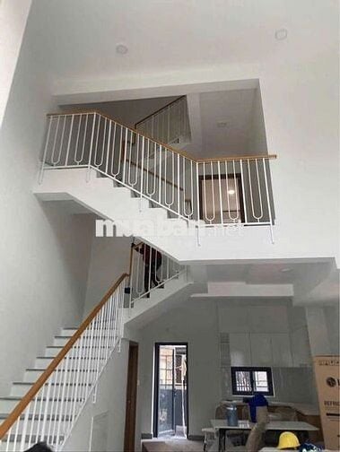 Bán nhanh nhà 1 trệt 2 Lầu sát bên kcn VSIP 2,TP.mới Bình Dương