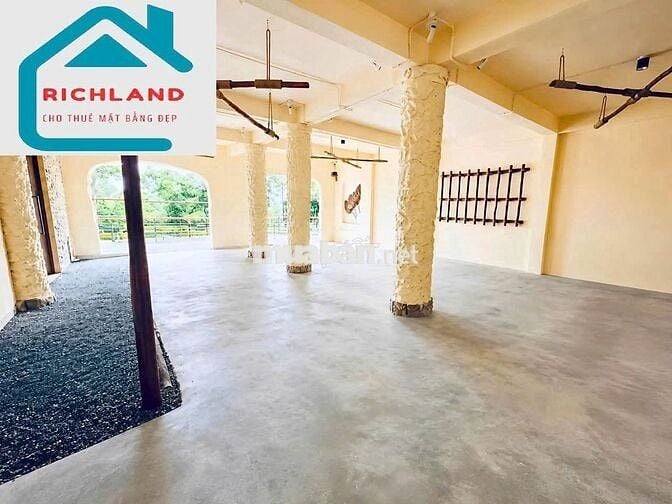 Cho thuê MT Quang Trung, P.8, Gò Vấp, 10x20m, trệt 2 lầu, sân thượng.