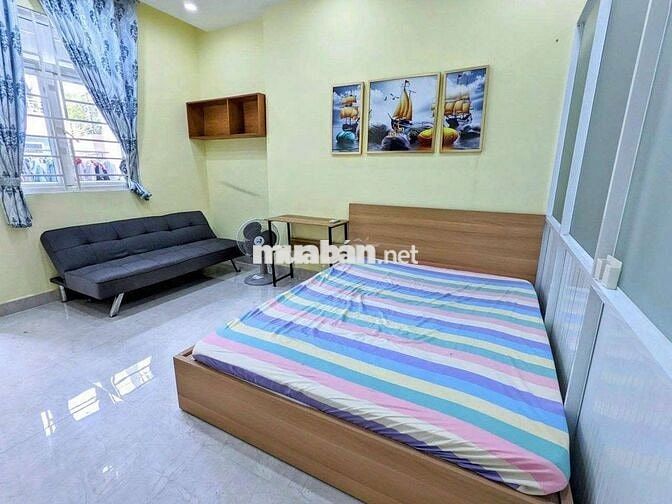 Cho Thuê 2PN + Ban Công Tách Bếp - Máy Giặt Riêng -  Phan Xích Long 