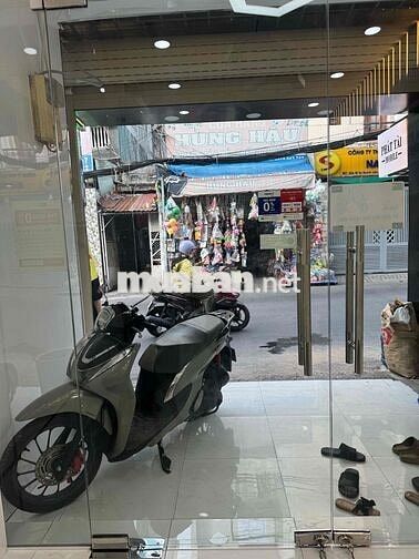 tuyển 2 nhân viên nữ 18-25 tuổi bán hàng