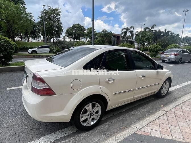 Ford Focus 2011 2.0 AT Sedan Trắng