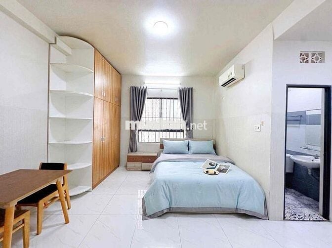 STUDIO CỬA SỔ TRỜI, FULL NỘI THẤT - RỘNG 30M2, SÁT CẦU NGUYỄN VĂN CỪ