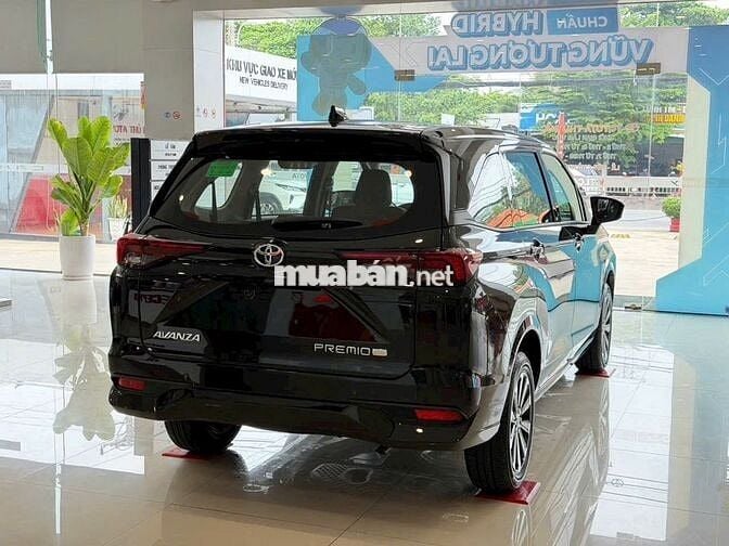 Toyota Avanza Premio MPV gia đình màu Đen
