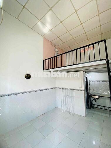 Phòng gác Phạm Hữu Lầu Q7, có máy lạnh