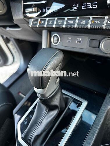 Triton Premium All New 2025 Trắng 6.600