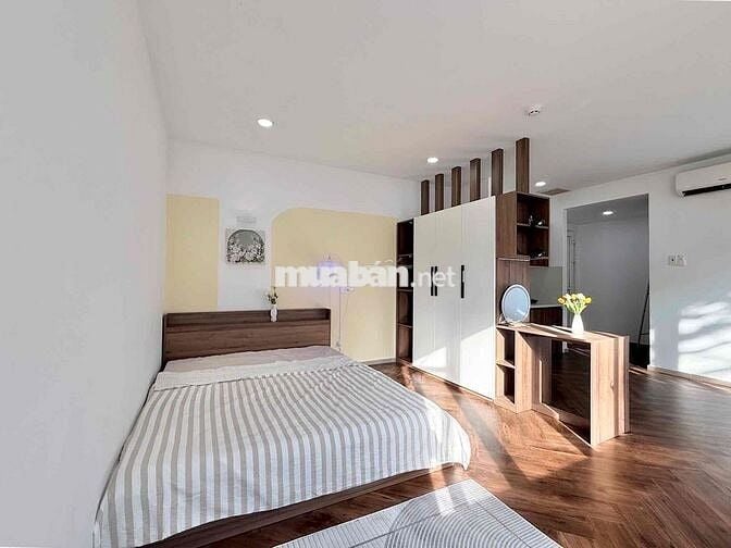 CHUNG CƯ MỚI TOANH TONE GỖ FULL NỘI THẤT MÁY GIẶT RIÊNG