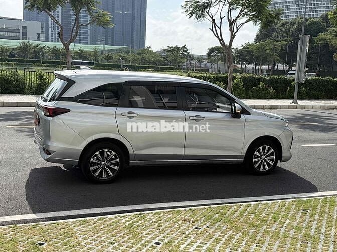 Toyota Avanza 2022 số tự động 7 chỗ Bạc
