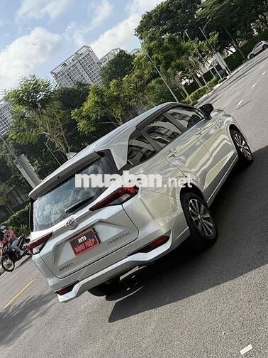 Toyota Avanza 2022 số tự động 7 chỗ Bạc