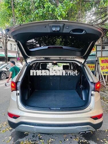 Hyundai SantaFe 7 chỗ Dầu Số tự động Vàng cát