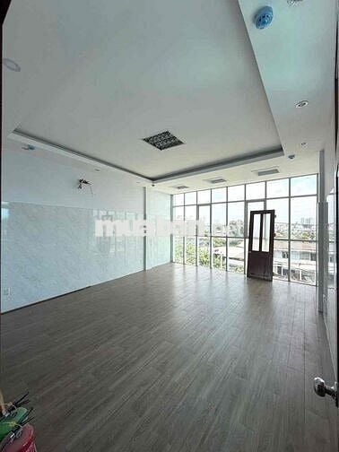 Cho thuê Vp/MBKD p.Linh Đông hơn 700m2 có hầm xe thang máy 60tr TL