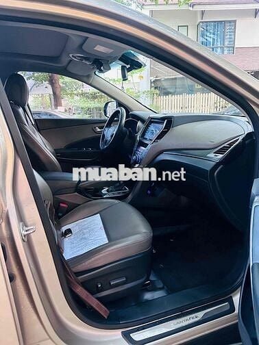 Hyundai SantaFe 7 chỗ Dầu Số tự động Vàng cát