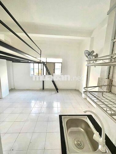 Phòng chính chủ ngay cổng sau Đại học Văn Hiến