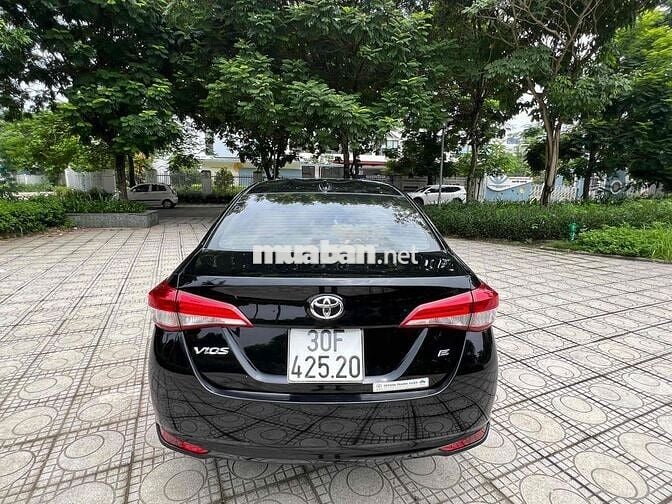 Nhà bán  Vios E 2018 phom mới 7 túi khí