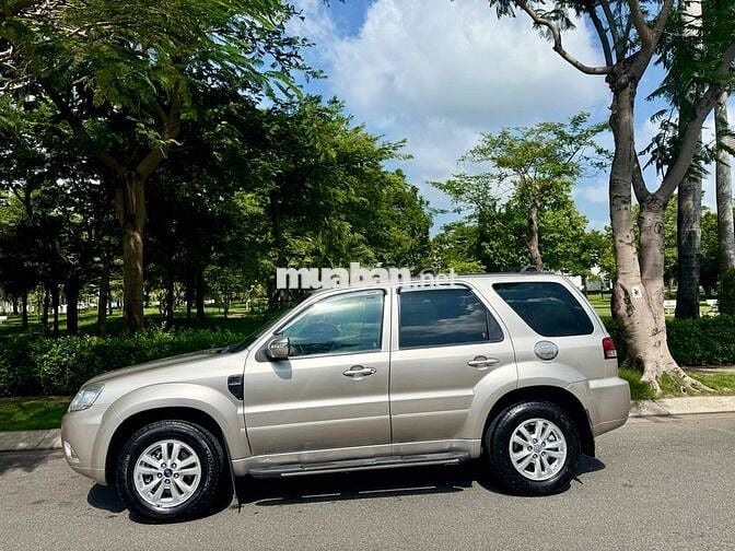 Ford Escape XLT 2010 Vàng cát Tự động