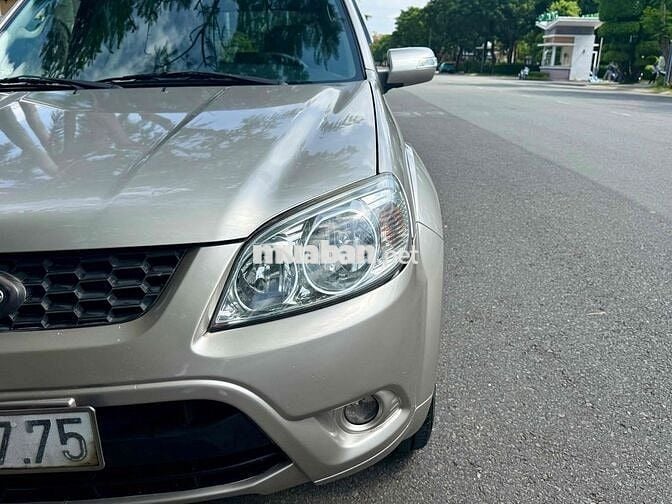 Ford Escape XLT 2010 Vàng cát Tự động