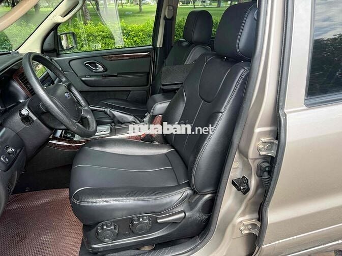 Ford Escape XLT 2010 Vàng cát Tự động