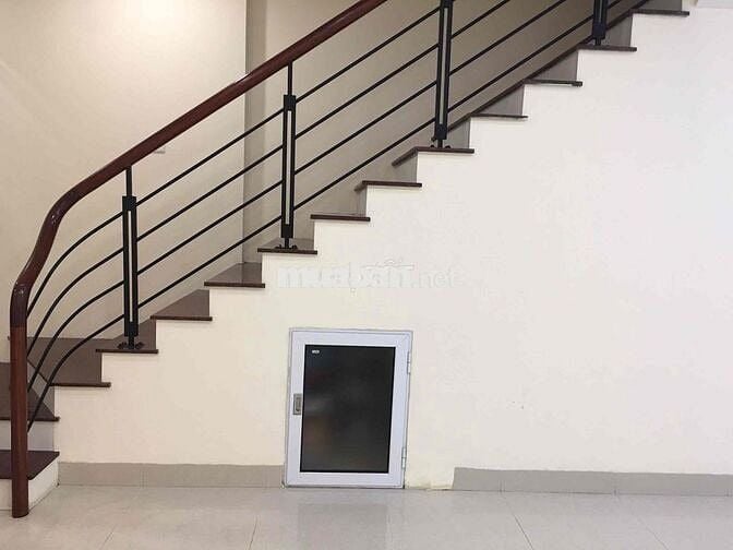 Chính chủ Cho thuê nhà căn góc nguyên căn 3,5 tầng vị trí đẹp