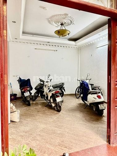 Cho thuê cả nhà số 17 ngõ 34 phố Hào Nam, quận Đống Đa