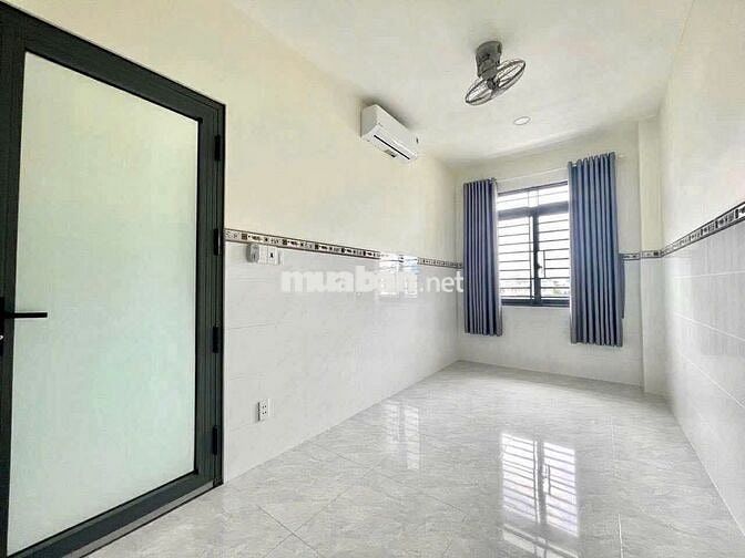 Phòng cho thuê có bancol cửa sổ trời thang máy giá rẻ