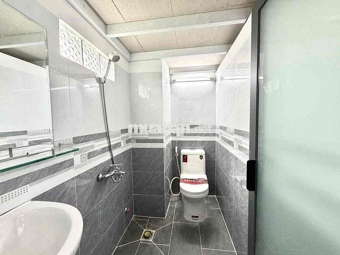 Duplex mới 100% - Full nội thất - Sát ĐH Nguyễn Tất Thành