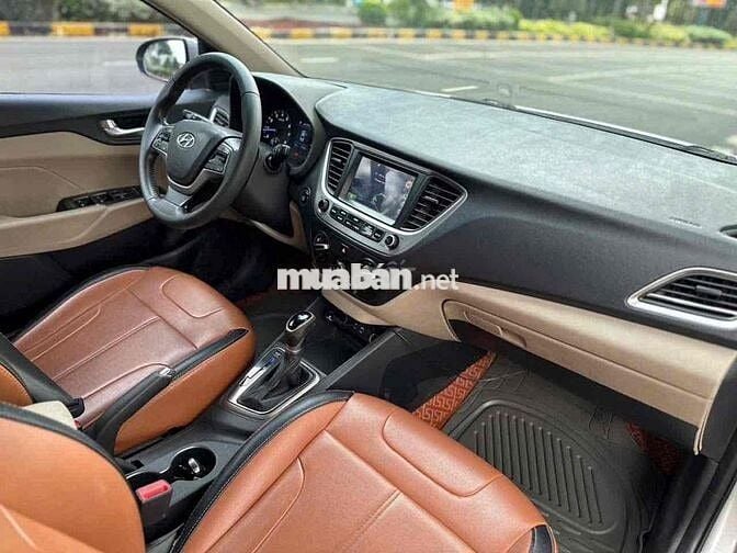 Hyundai Accent 2018 Tự động Bạc