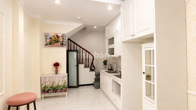 Nhà Khâm Thiên đẹp, full nội thất khách chỉ cần xách vali vào ở