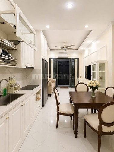 Nhà Khâm Thiên đẹp, full nội thất khách chỉ cần xách vali vào ở