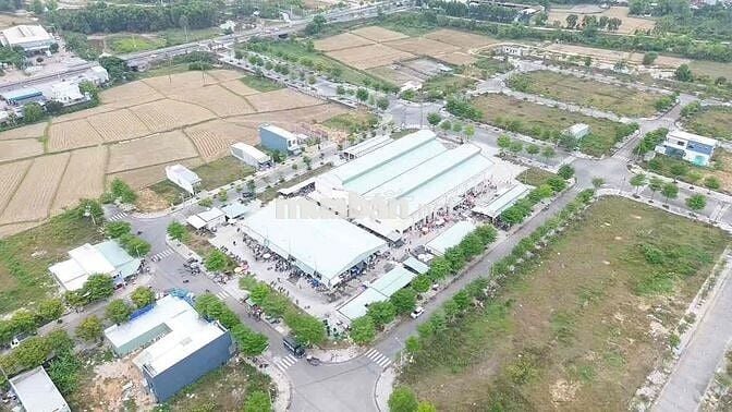 Lô đất đối diện cổng chính chợ Chiên Đàn 100m2 sẵn sổ 3 tỷ