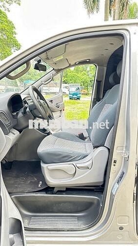 Hyundai Starex van 3 chỗ 2016 tải 900kg