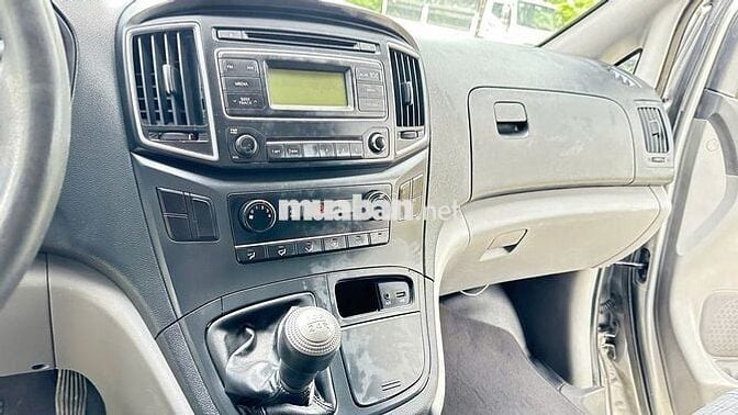 Hyundai Starex van 3 chỗ 2016 tải 900kg