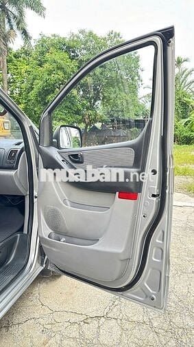 Hyundai Starex van 3 chỗ 2016 tải 900kg