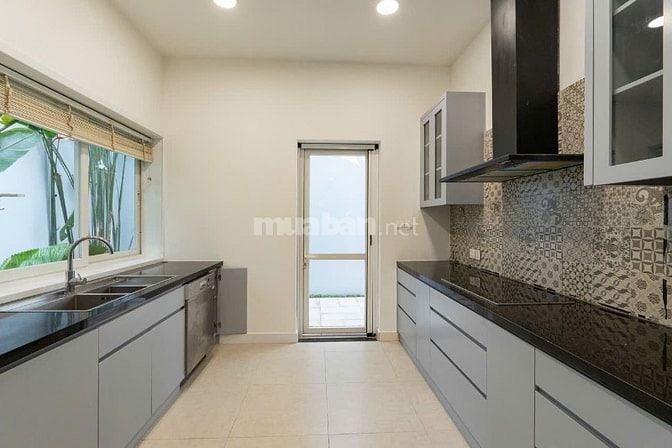 Cho thuê villa 216/ Nguyễn Văn Hưởng, Thảo Điền, Q2_DTSD 430m² có 5PN