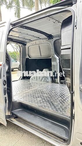 Hyundai Starex van 3 chỗ 2016 tải 900kg