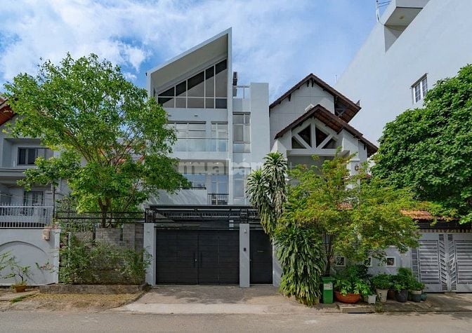 Cho thuê villa 216/ Nguyễn Văn Hưởng, Thảo Điền, Q2_DTSD 430m² có 5PN