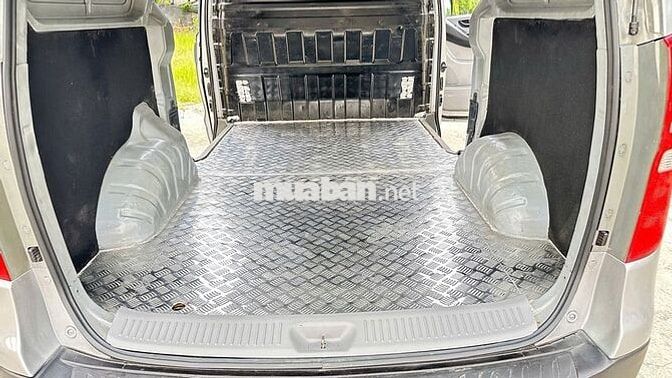 Hyundai Starex van 3 chỗ 2016 tải 900kg