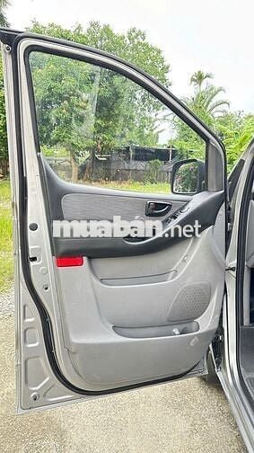 Hyundai Starex van 3 chỗ 2016 tải 900kg