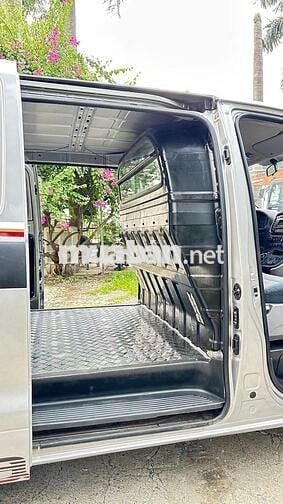 Hyundai Starex van 3 chỗ 2016 tải 900kg