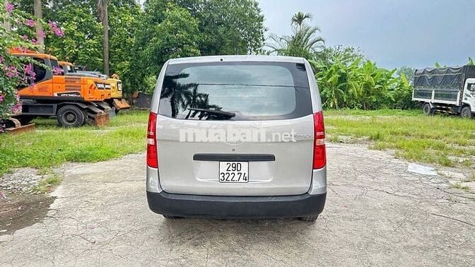 Hyundai Starex van 3 chỗ 2016 tải 900kg